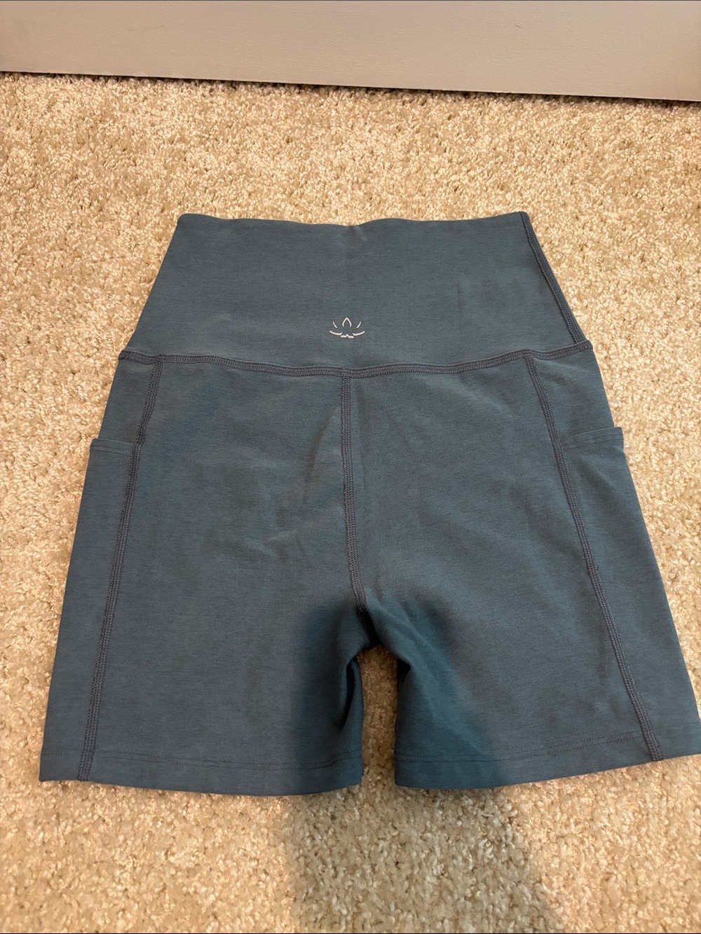 Beyond Yoga 5 inch pocket biker shorts